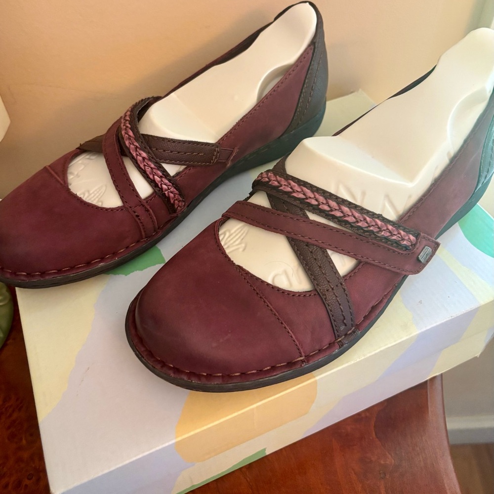 EARTH ORIGINS Suede and leather shoes. NWOT